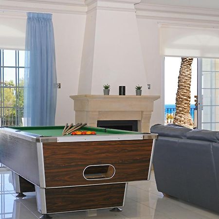 Villa Oceania - Beachfront Paralimni Exterior foto