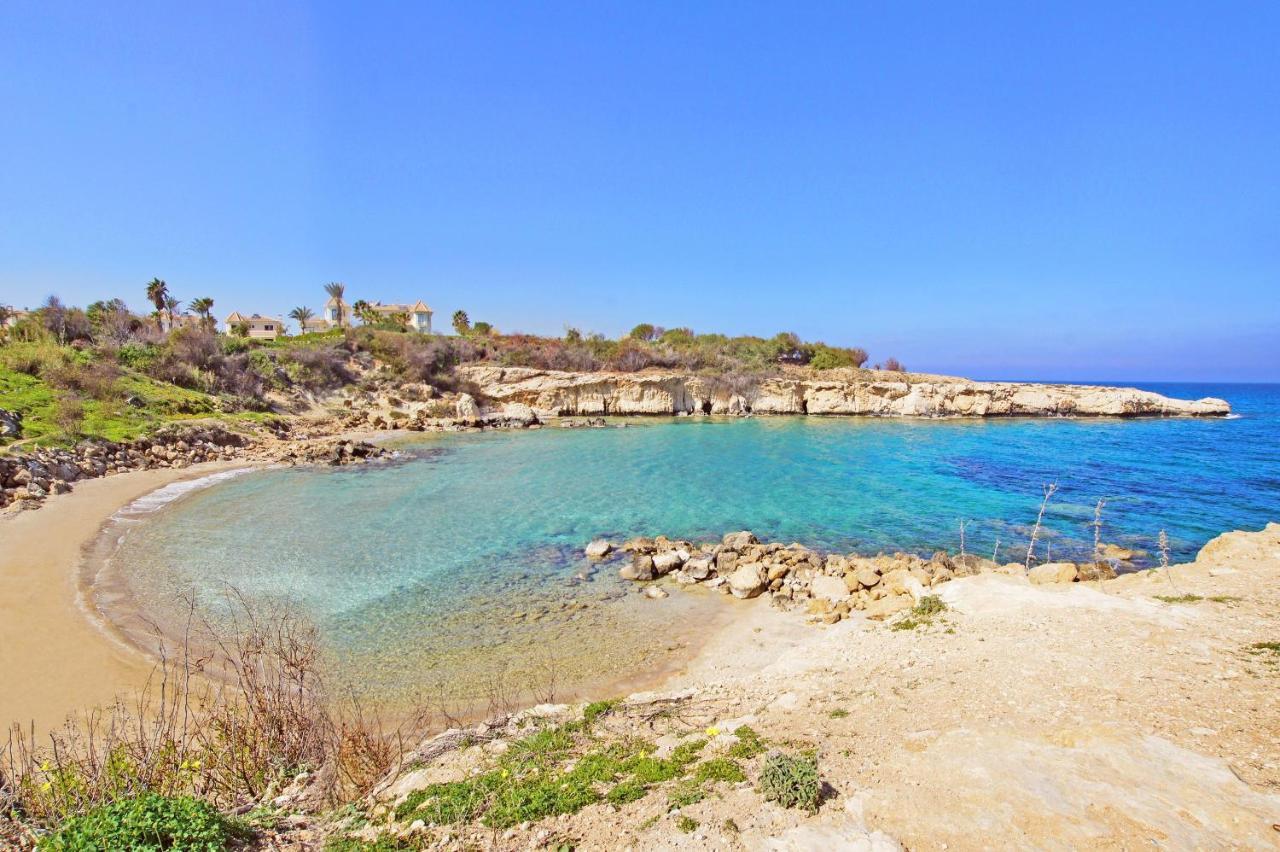Villa Oceania - Beachfront Paralimni Exterior foto