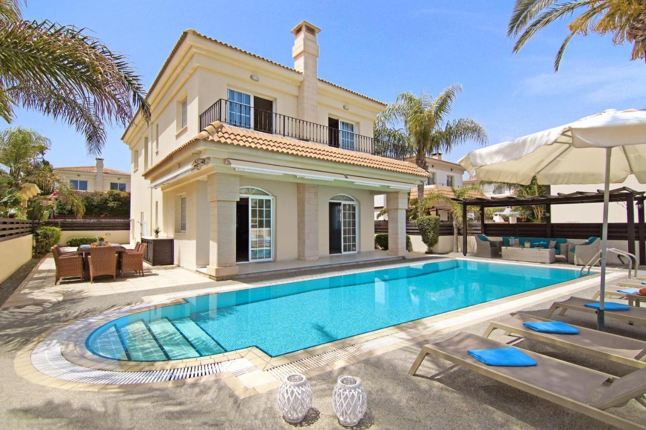 Villa Oceania - Beachfront Paralimni Exterior foto