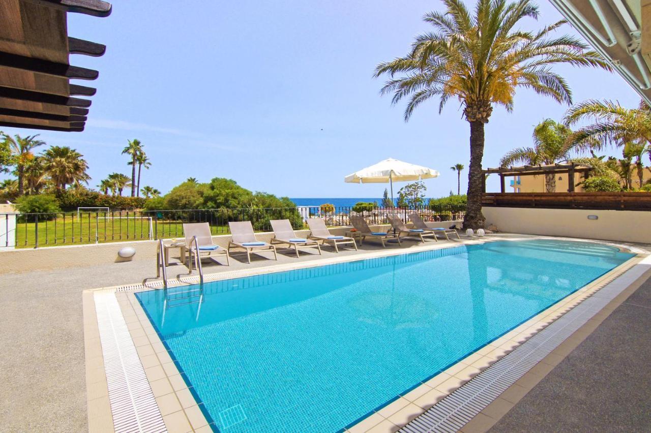 Villa Oceania - Beachfront Paralimni Exterior foto