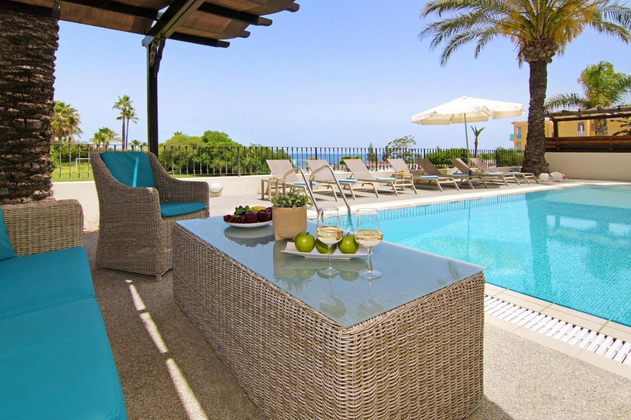 Villa Oceania - Beachfront Paralimni Exterior foto