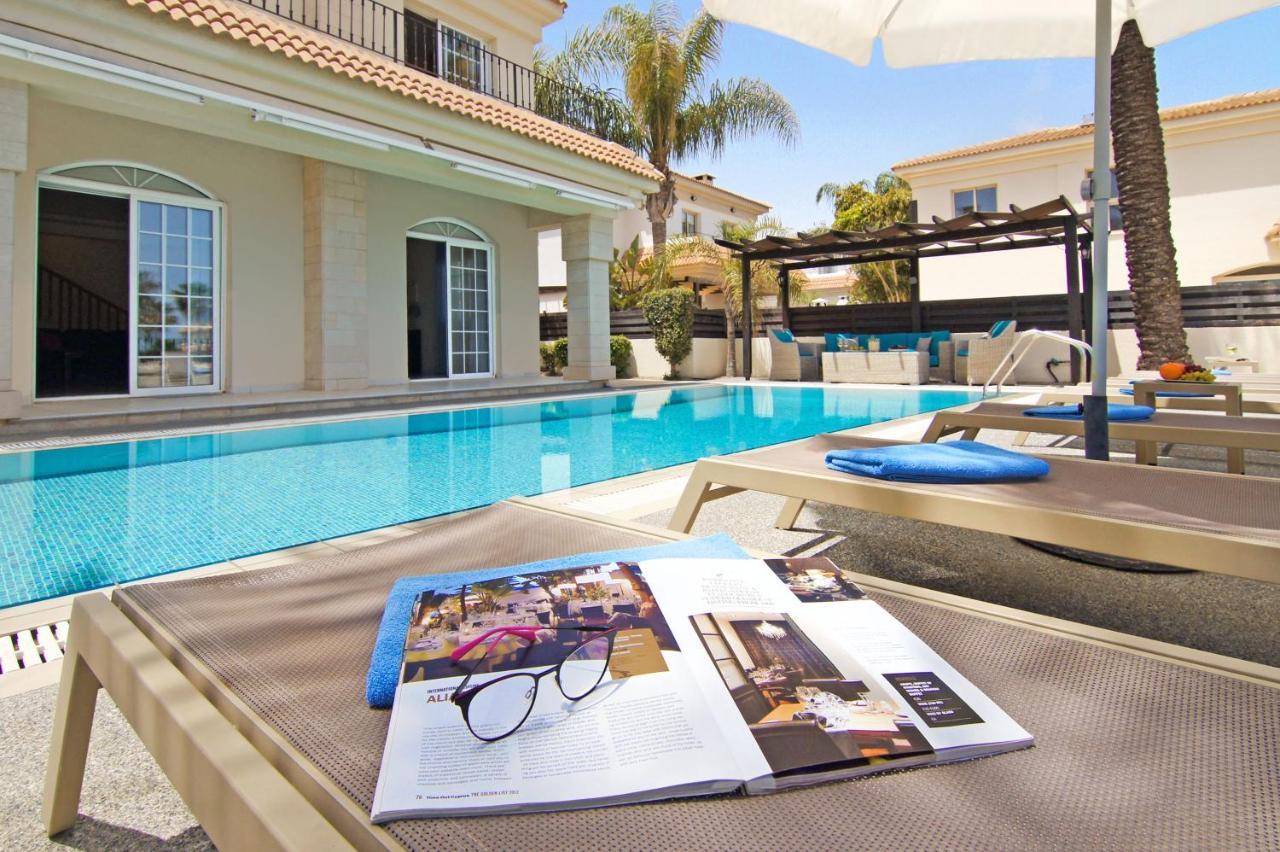Villa Oceania - Beachfront Paralimni Exterior foto