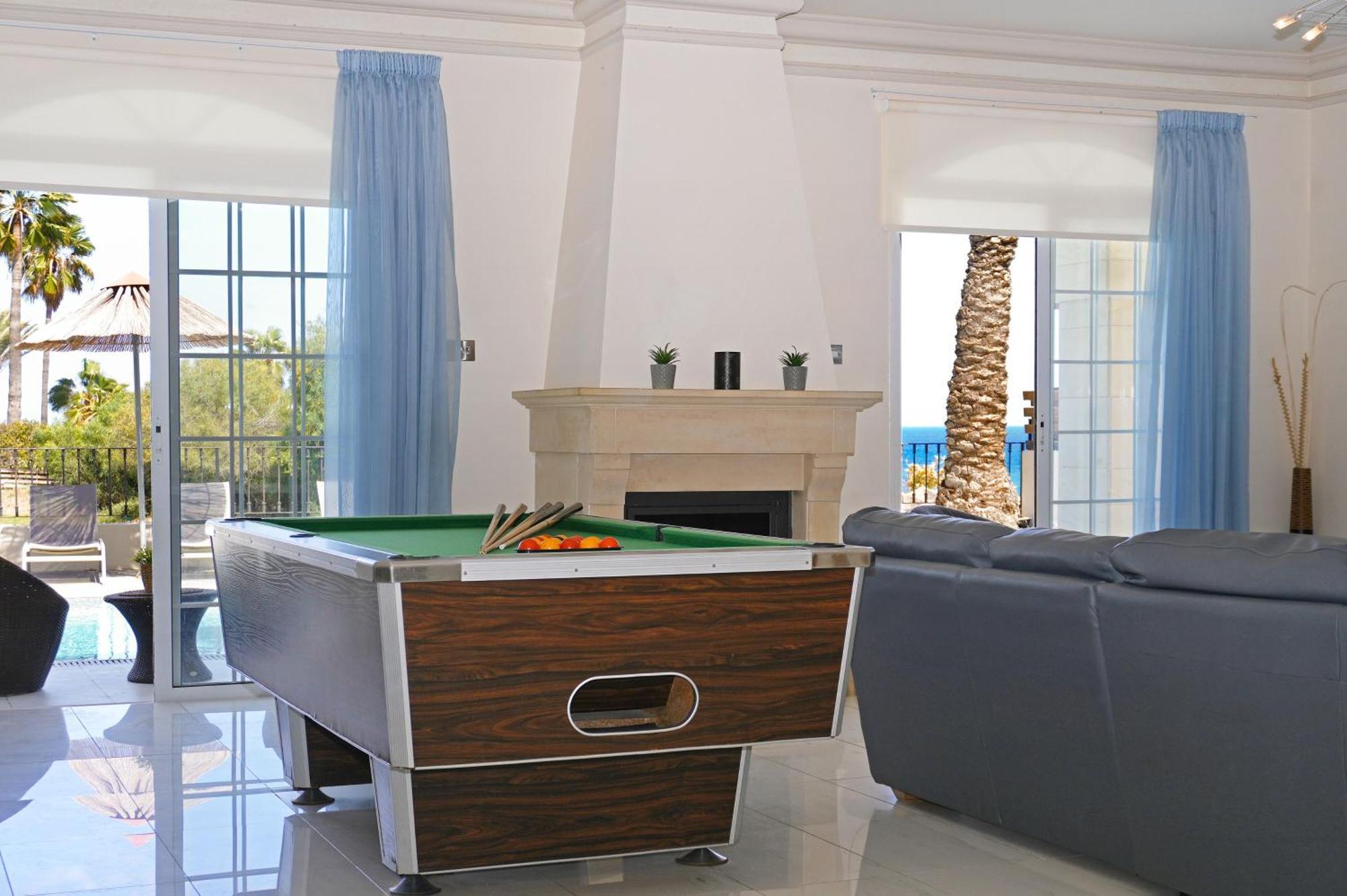 Villa Oceania - Beachfront Paralimni Exterior foto